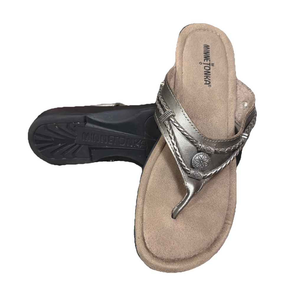 womens sandals thong Size 10 Minnetonka Silverthorne leather upper Bohemian
